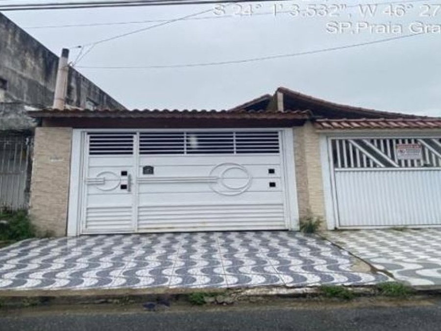Casa com 143 m², 3 quartos, 2 banheiros, ocupada, ideal para investimento