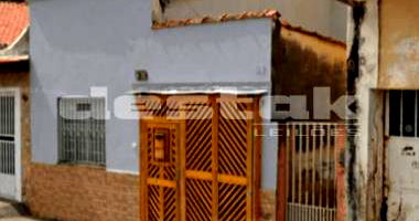 Casa em São Roque/SP com 2 salas e edícula nos fundos