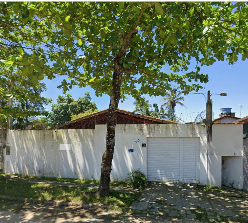 Residência com Edícula em Lote de 354m²