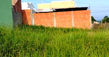 Terreno plano de 160m² no Jardim Domingos Orsi, sem benfeitorias