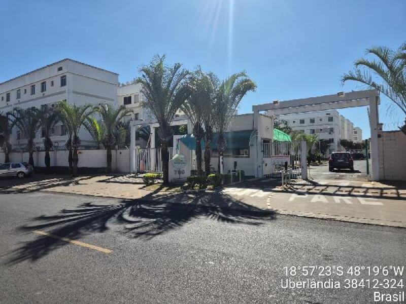 Apartamento com 2 Quartos e 1 Vaga em Uberlândia