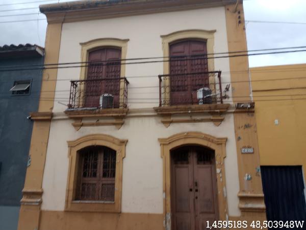 Casa com 3 quartos, 2 banheiros, área construída 370,9 m²