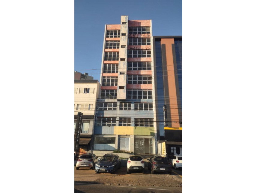 Prédio Comercial com 2.040m² Construída em Leilão