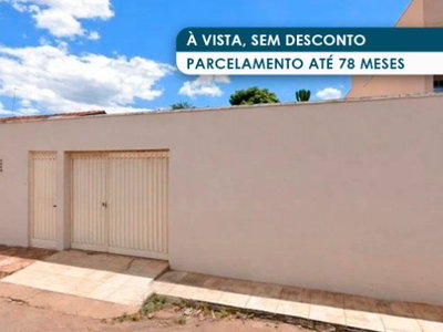 Casa com 215 m² em Inhumas - GO