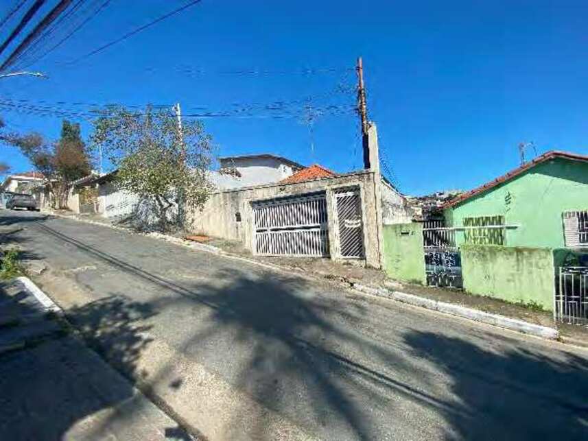 Casas com 5 prédios residenciais, 450m² de terreno