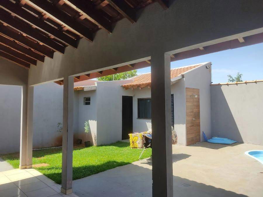 Casa ocupada com 292m² terreno e 135m² construída