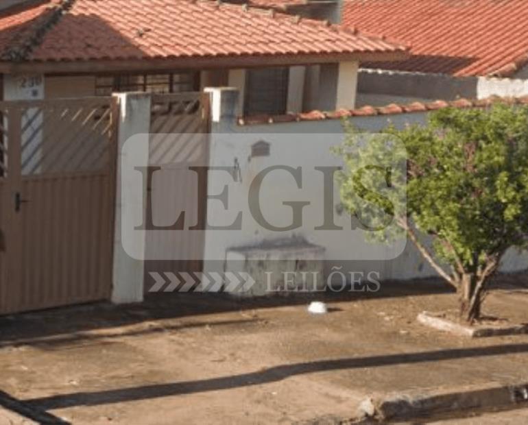 Residência ampla 200m² com 73,74m² construídos em São Manuel/SP