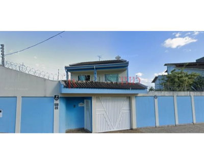 Casa Ocupada com 549m² de Área Construída