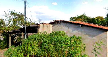 Casa com 3 quartos, banheiro, área de serviço e cozinha, 62m² construída