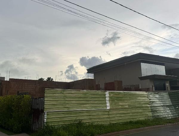 Terreno amplo com 496,7m², ideal para construção