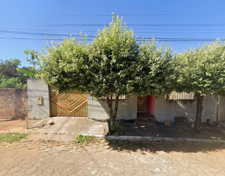 Casa ocupada com 230,28 m² de área construída