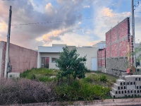 Casa com 2 quartos e 2 banheiros, 59,75m², ocupada
