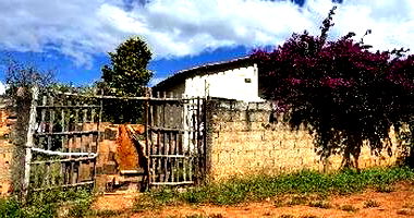 Casa com 2 quartos, 2 banheiros, vaga de garagem e 63,66m² privativos