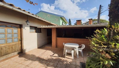 Casa em condomínio com 200m², ocupada, ideal para investimento