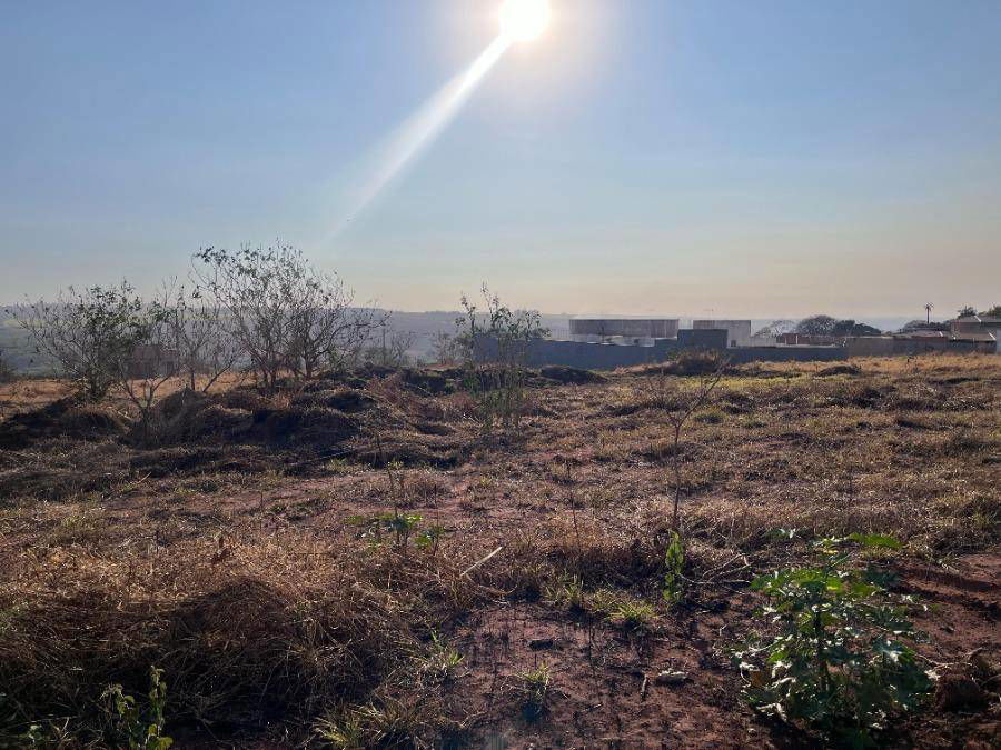 Terreno padrão desocupado com 500 m², sem vagas