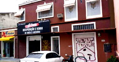 Prédio Misto com 3 Lojas e Apartamentos em Curitiba