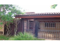 Casa com 3 dormitórios (2 suítes) e garagem, 295,46m², ocupada