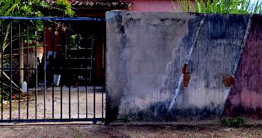 Casa 2 quartos, 1 banheiro, 1 vaga, 60.25m² construída, desocupada