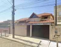 Casa com 216m² construídos, 3 quartos, 2 banheiros, ocupada