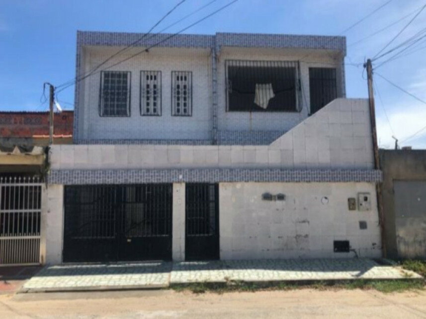 Casa com 6 quartos, 1 suíte, 3 banheiros e 255,30m² construídos
