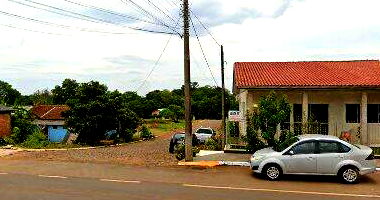 Sítio com fração ideal de 2,25ha e casa de madeira