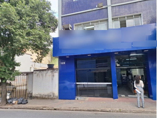 Imóvel Comercial com 3 prédios e terreno de 5.876,97m²