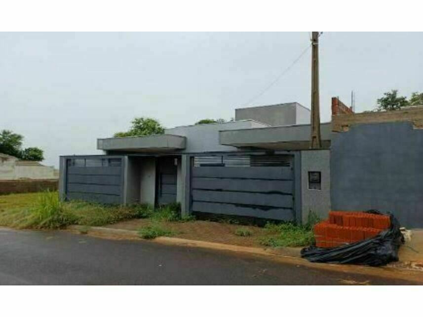 Casa com 3 quartos e 2 banheiros em leilão - 226,69m² terreno, 133,51m² construídos