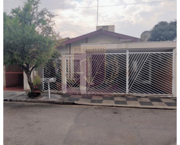 Casa com 3 Dormitórios e 1 Suíte em Jundiaí - 184m² de Terreno