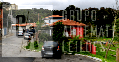 Casa em Terreno de 209m² com 120m² Construídos