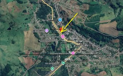 Lote urbano 920m² com casa de madeira