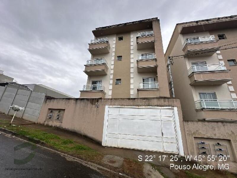 Apartamento 2 Quartos com Varanda e Vaga de Garagem