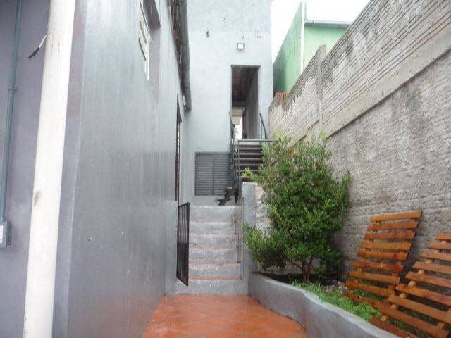 Casa com 160m² construída em terreno de 300m², ocupada