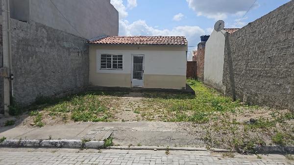 Casa em Caruaru com 2 quartos e 46,3m² de área construída