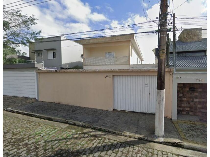 Casa com 3 quartos, 2 banheiros e 305,80m² de área construída