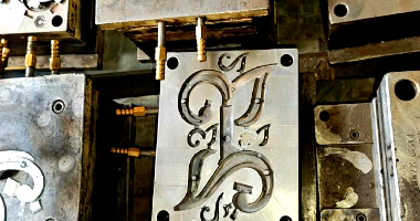 Família de moldes para injetar sob pressão