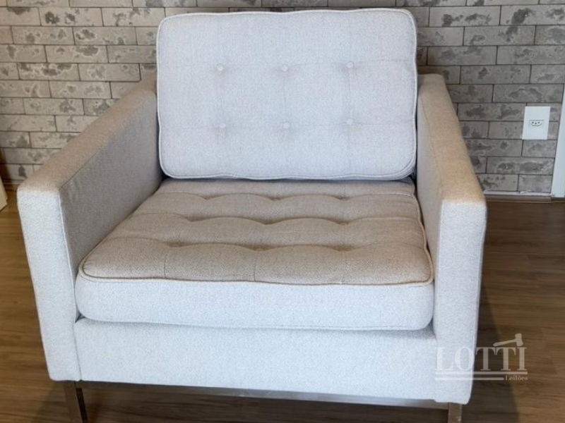 Poltrona Brentwood Reformada Quadrada