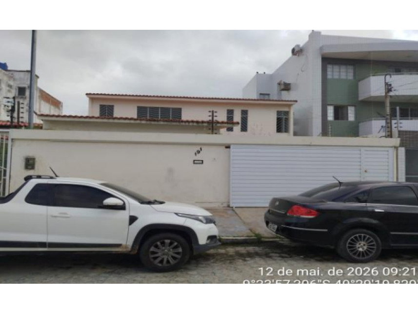 Casa ocupada com 291,11m² construídos