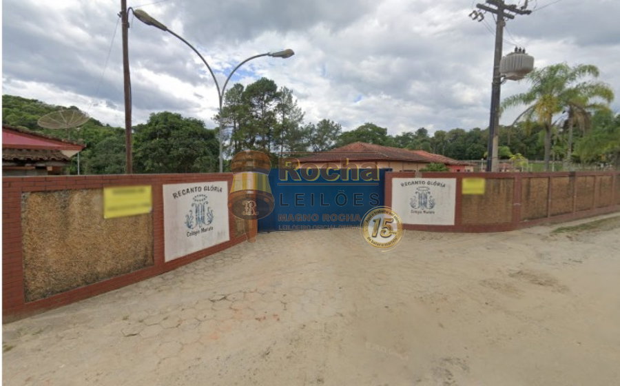 Chácara com Benfeitorias, 1481m² construída, Desocupada
