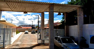 Casa no Condomínio Costa Azul com 3 Quartos e 2 Banheiros