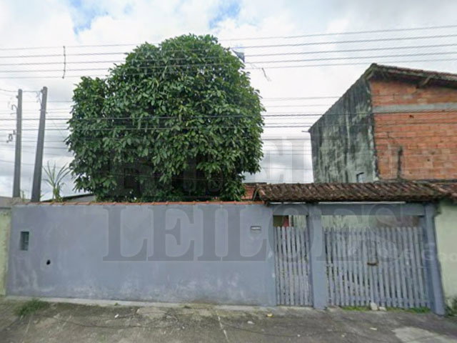 Casa térrea com 6 vagas, 138m² construídos, desocupada