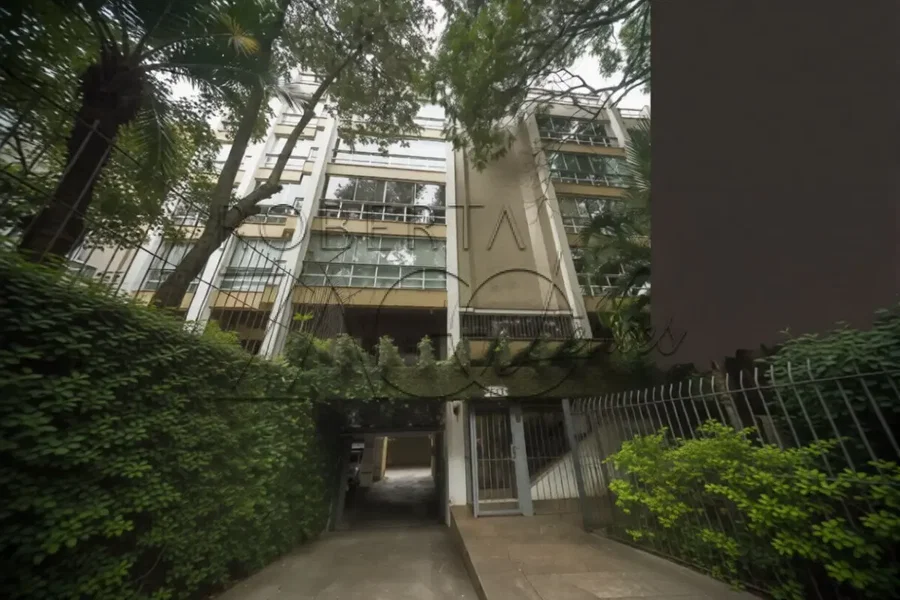 Estacionamento descoberto com 12m² em excelente localização