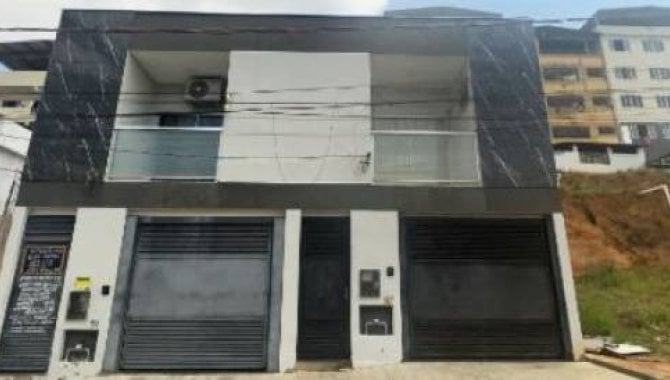 Casa com 3 quartos, 2 banheiros e 1 vaga de garagem