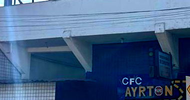 Casa com 2 Lojas e 2 Andares em Bairro Jaqueline