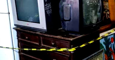 Lote de Materiais Diversos com TV, Sofá e Eletrodomésticos