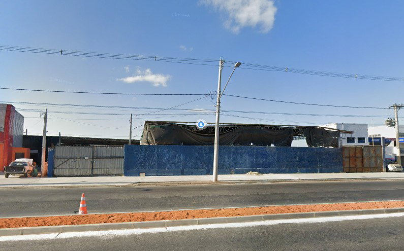 Parte Ideal de 50% do Terreno em Avenida Movimentada