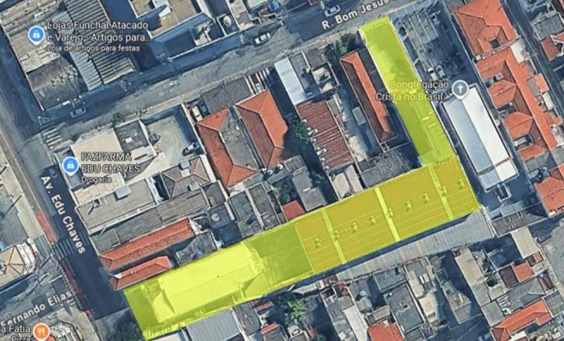Loja comercial de 2.000m² desocupada com galpão