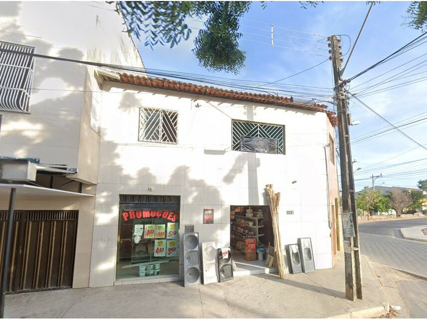 Casa em leilão com 322,84m² construída e 217m² de terreno