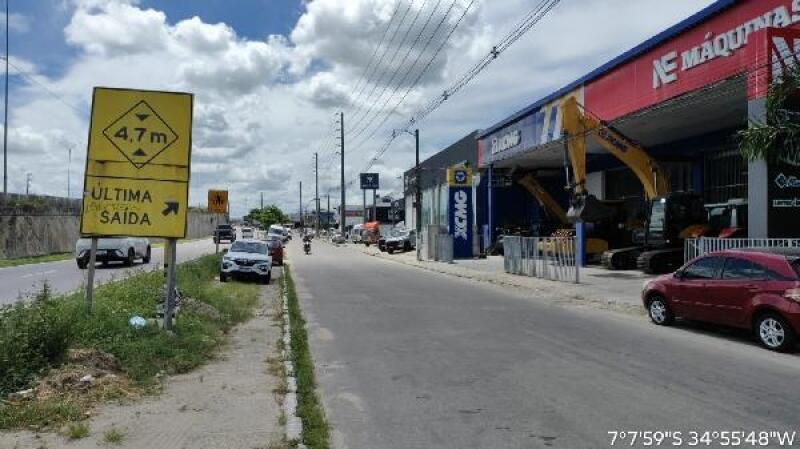 Casa com 2 Quartos e Vaga de Garagem em Condomínio