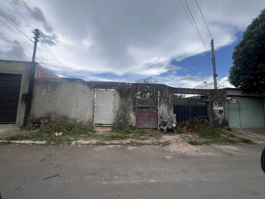 Casa Padrão com 2 Vagas de Garagem em Goiânia