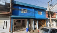 Casa com 2 imóveis, 3 pavimentos, terreno 578m², desocupada